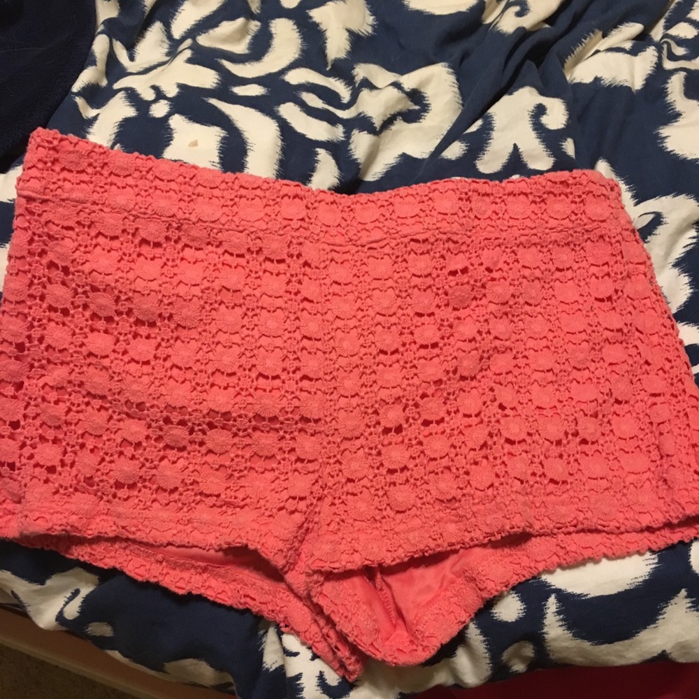 Coral knit shorts